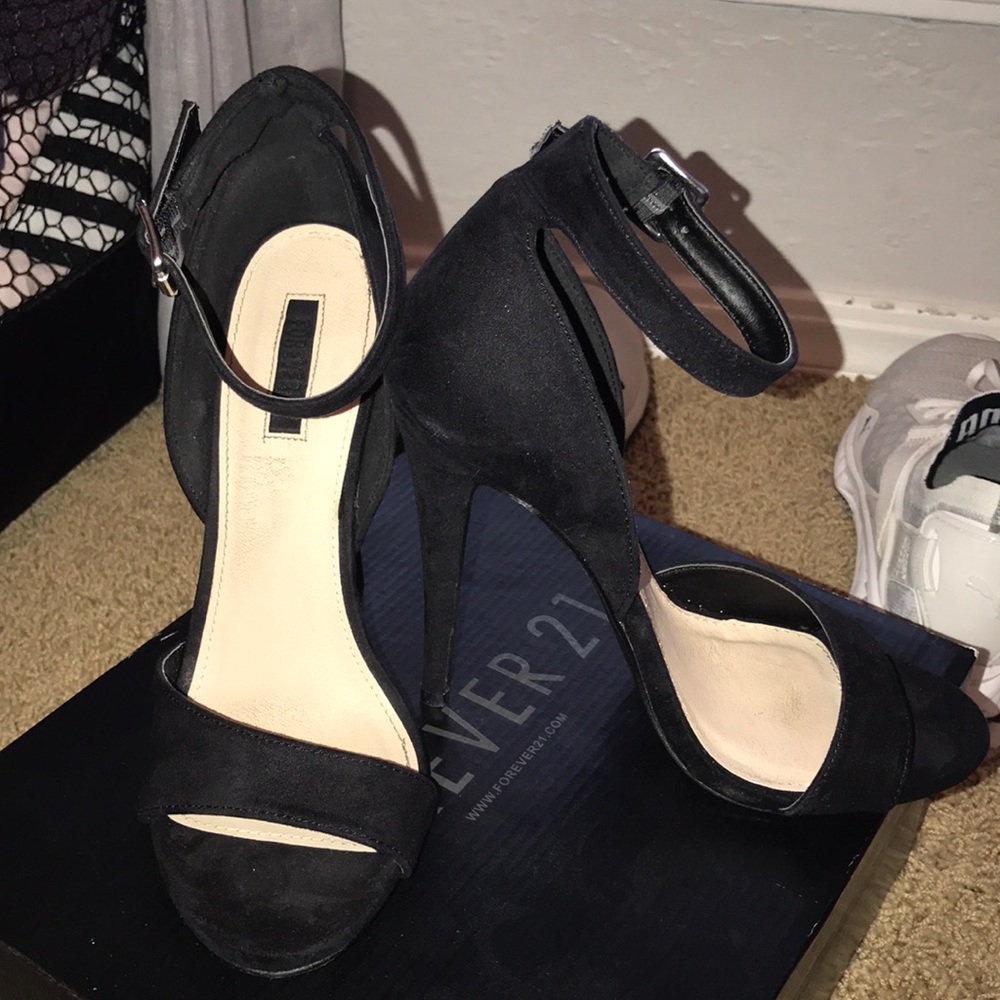 Black Forever 21 Stiletto High-Heels